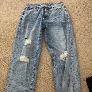 Bit big on me. Size 5 baggy mom jean Arizona co brand